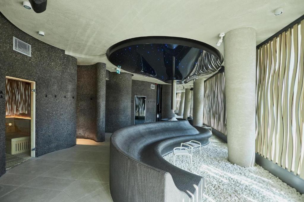 Wave Beachfront Family Apartment ミエンジズドロイェ エクステリア 写真